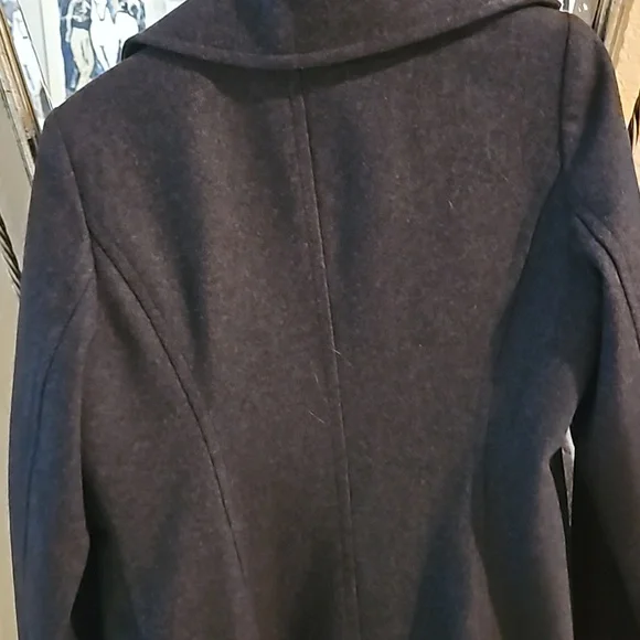 Gorgeous wool coat. Worn once only . Sent To Consignment - Picture 6 of 6